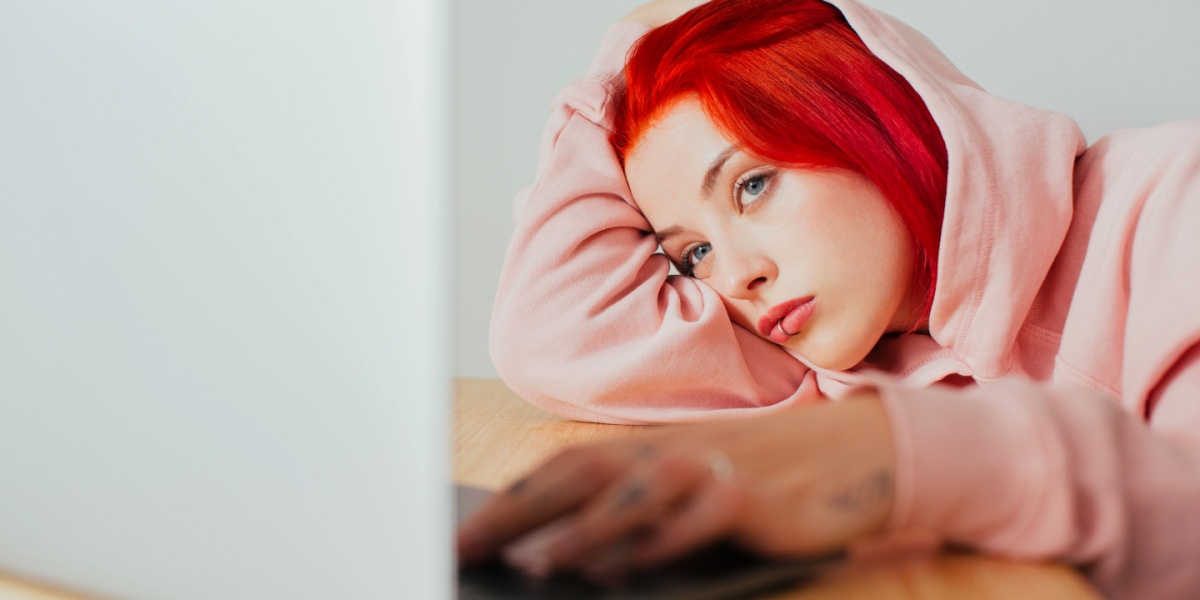 Internet Addiction in Teens: Risks, Warning Signs, &amp; Treatment